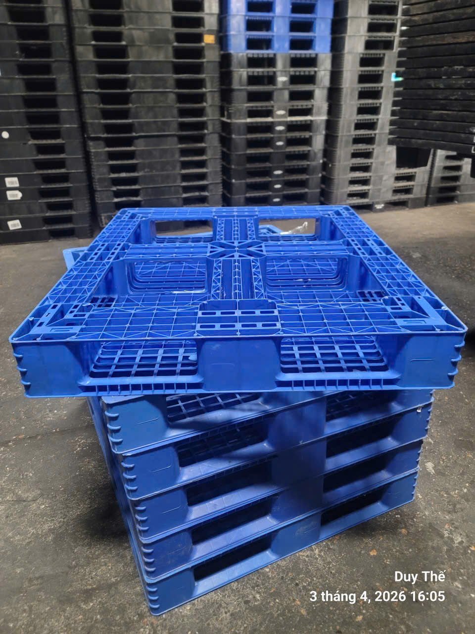 Pallet nhựa cũ KT 1200x1000x150mm màu xanh