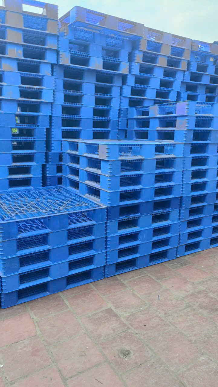 Pallet nhựa cũ KT 1200x1000x150mm màu xanh