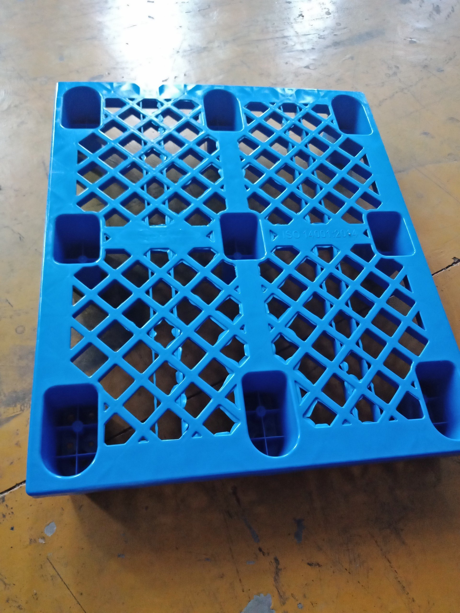 pallet nhựa cốc KT 1200x1000x145 mm (cũ)